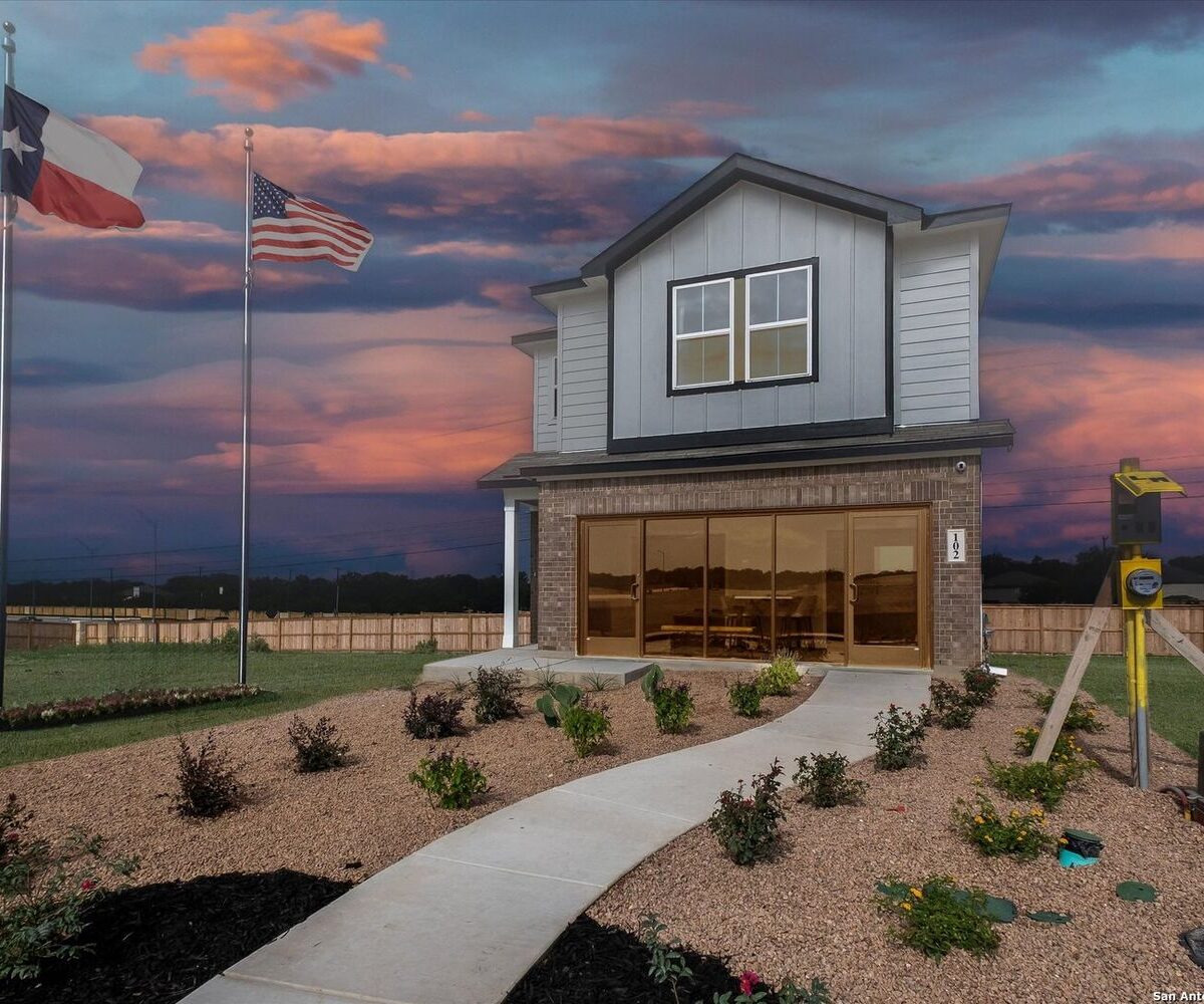 Meadows at Oak Creek new home listing photos.