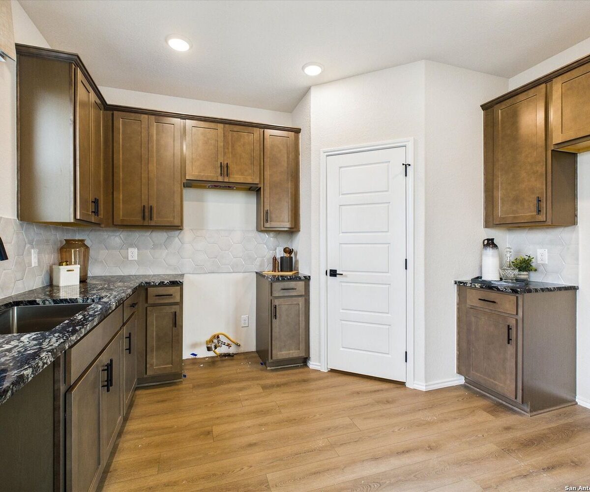 Meadows at Oak Creek new home listing photos.