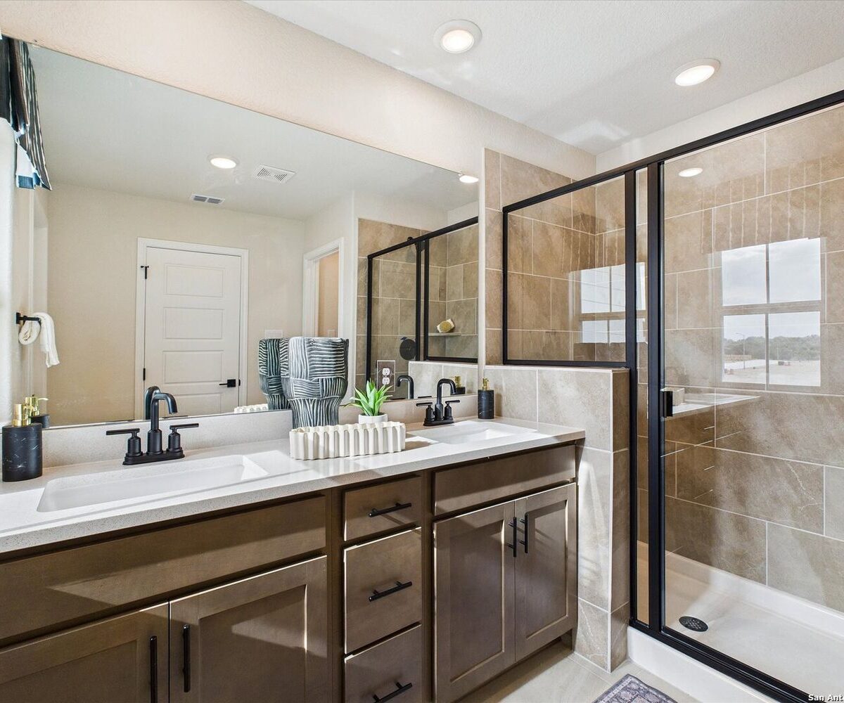 Meadows at Oak Creek new home listing photos.