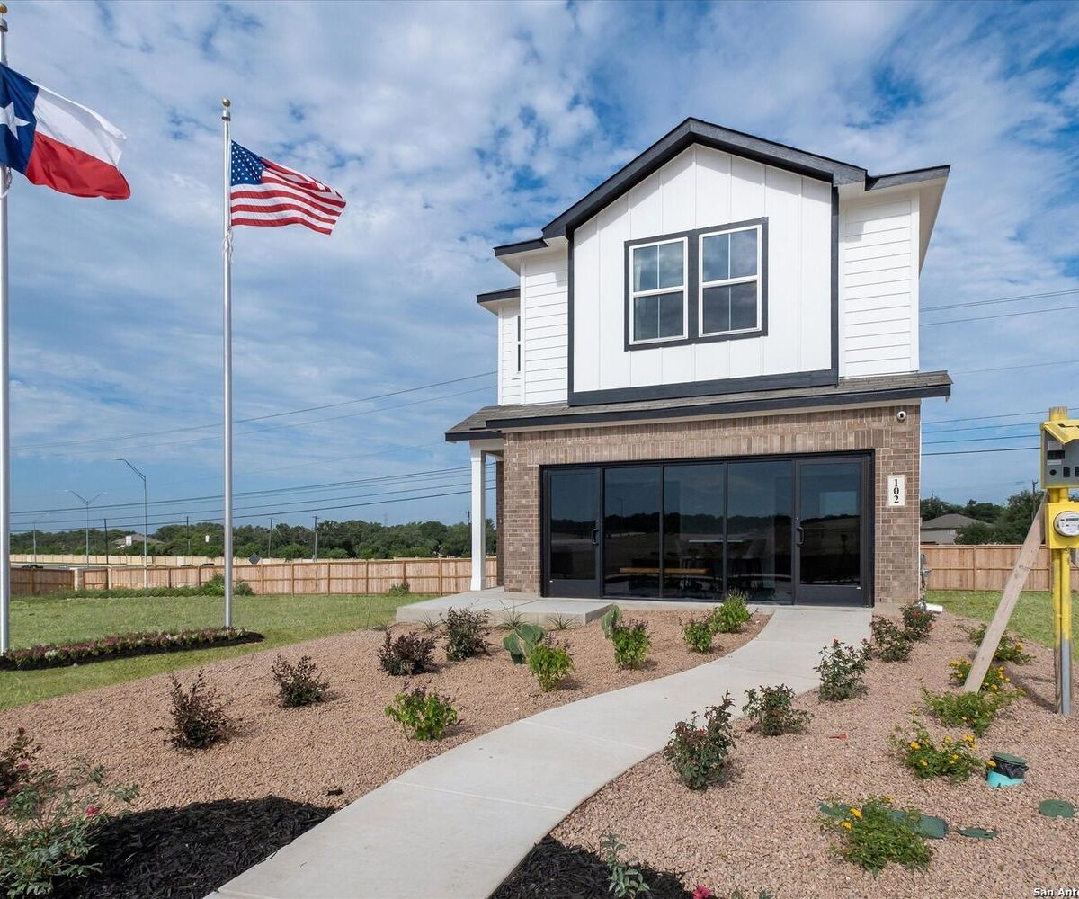 Meadows at Oak Creek new home listing photos.