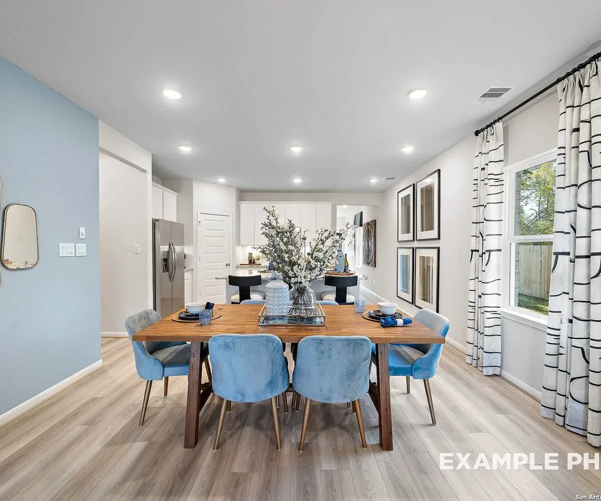 Mala Vida dining room.